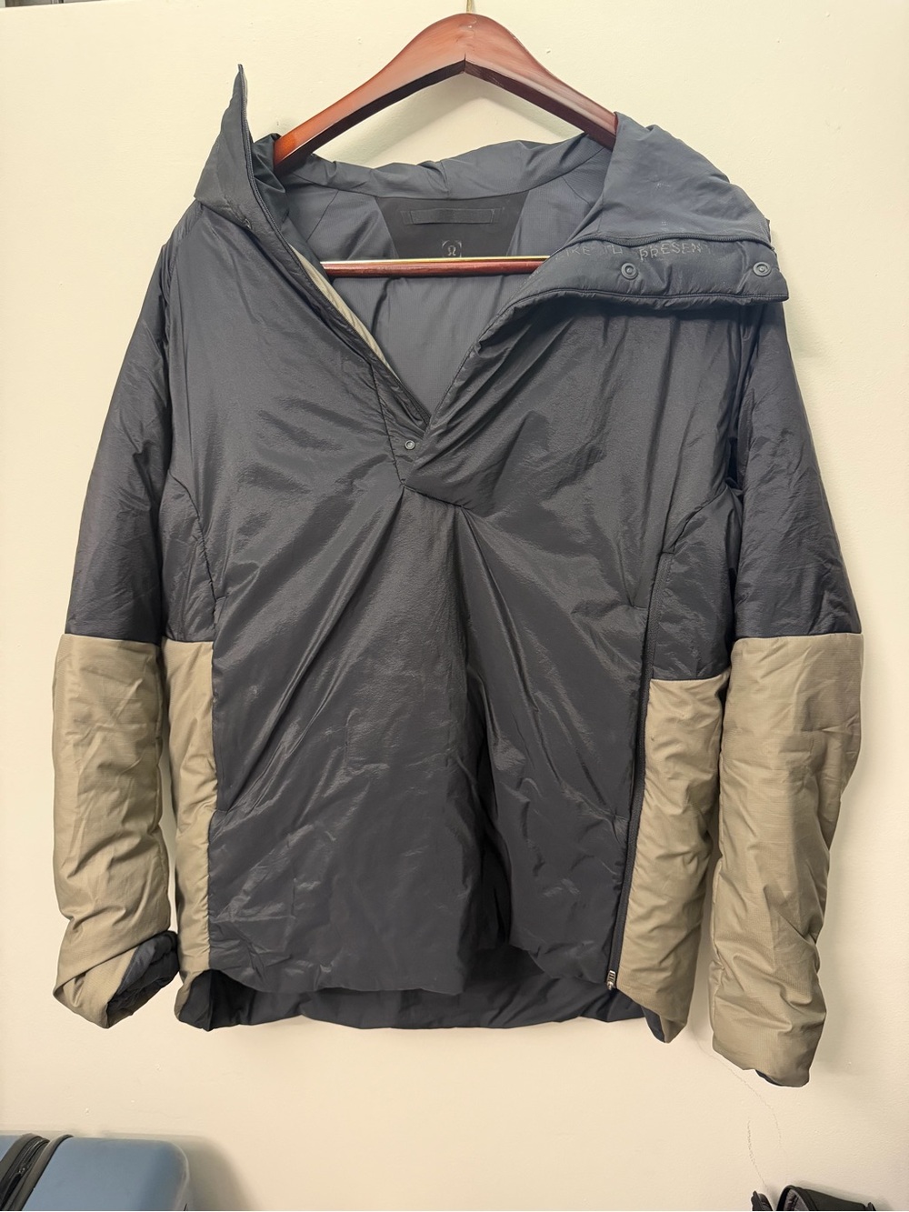 Lululemon Men's Lightweight Hooded Pullover Jacket - Charcoal with Tan Sleeves